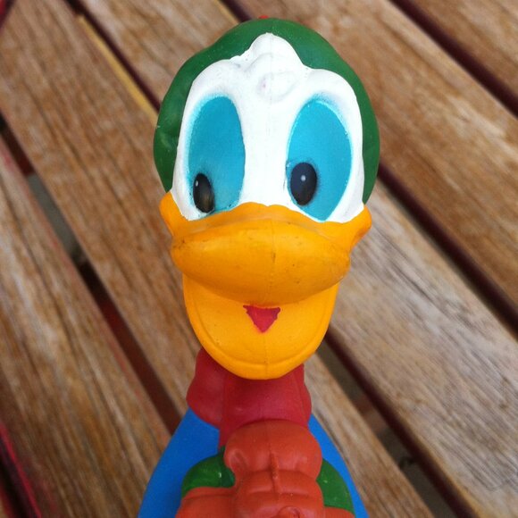 Vintage Walt Disney Donald Duck Ornament Present Christmas Holiday Winter Scarf - Picture 8 of 10